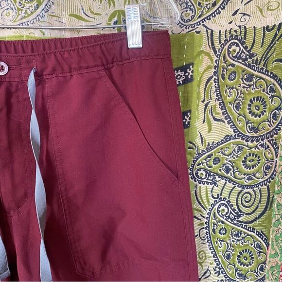 FIGS Men's Burgundy Cairo Cargo Scrub Pants Size Medium Short - Picture 5 of 16